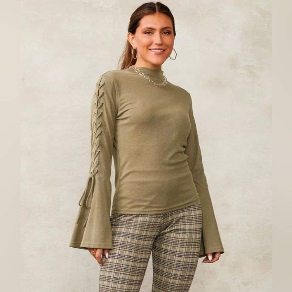 Willow and‎ Root Mock Neck Top, Size Small NWT